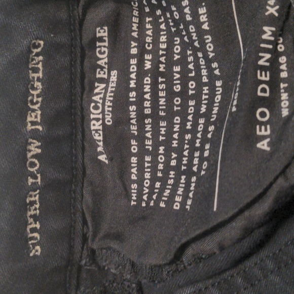 American Eagle Outfitters Women's Distressed Super Stretch Black Jeans. Size 8 R - Picture 10 of 12